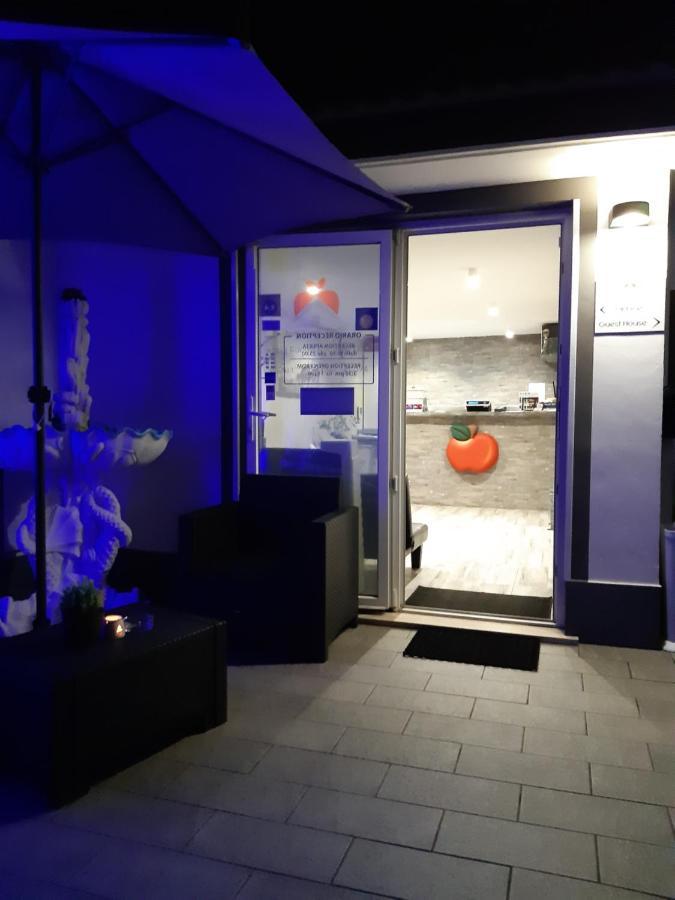 Apple Rooms Rome Airport Fiumicino Eksteriør bilde The entrance to the control room