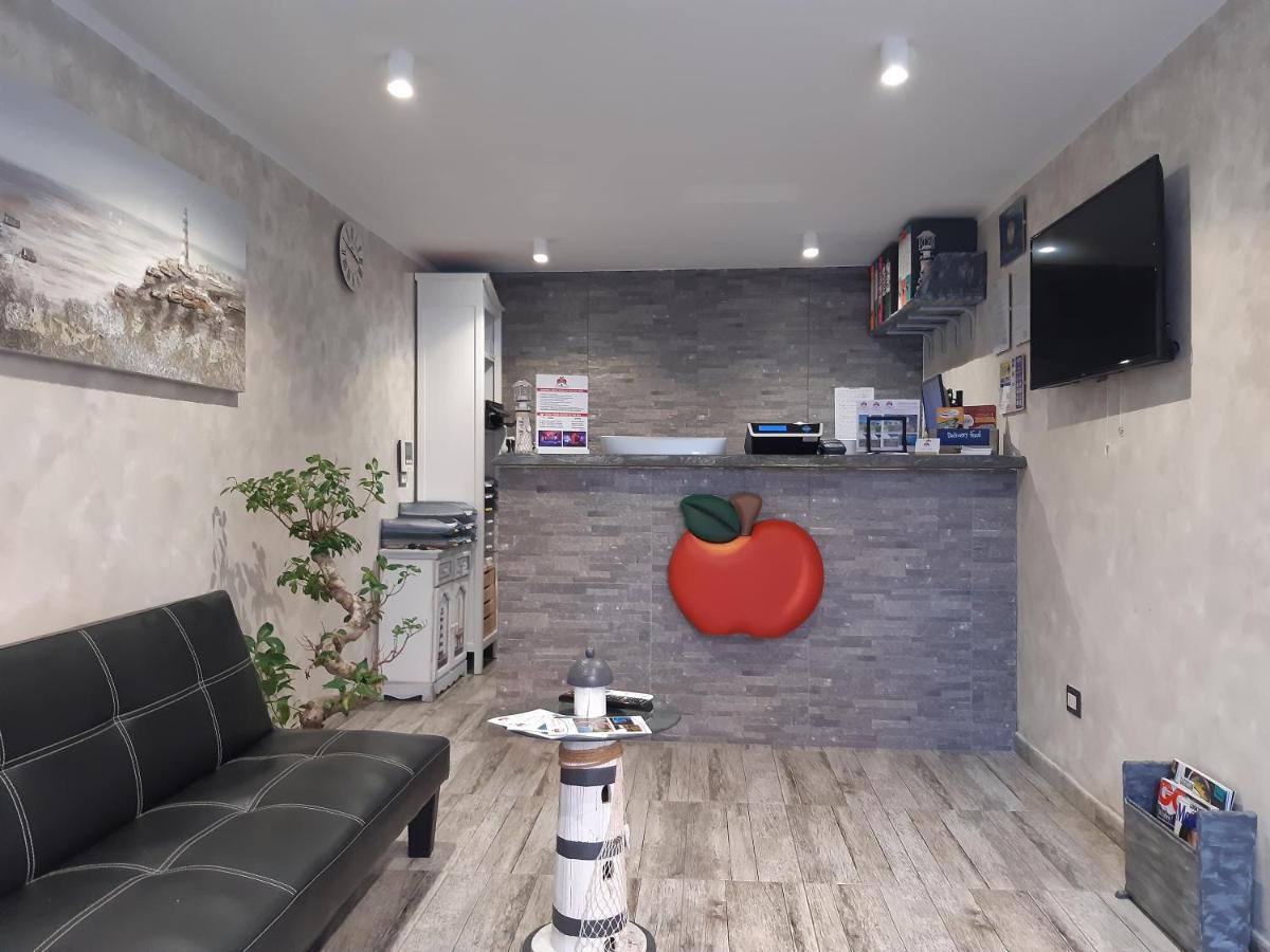 Apple Rooms Rome Airport Fiumicino Eksteriør bilde Dental practice in France