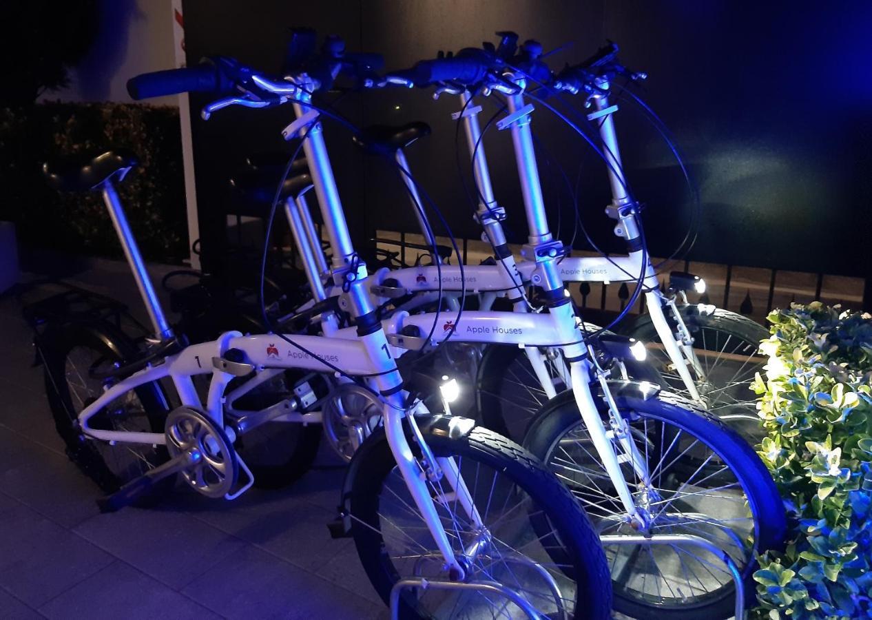 Apple Rooms Rome Airport Fiumicino Eksteriør bilde A bicycle sharing system in Athens, Greece