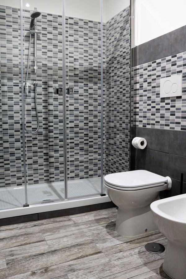 Apple Rooms Rome Airport Fiumicino Eksteriør bilde A shower cubicle