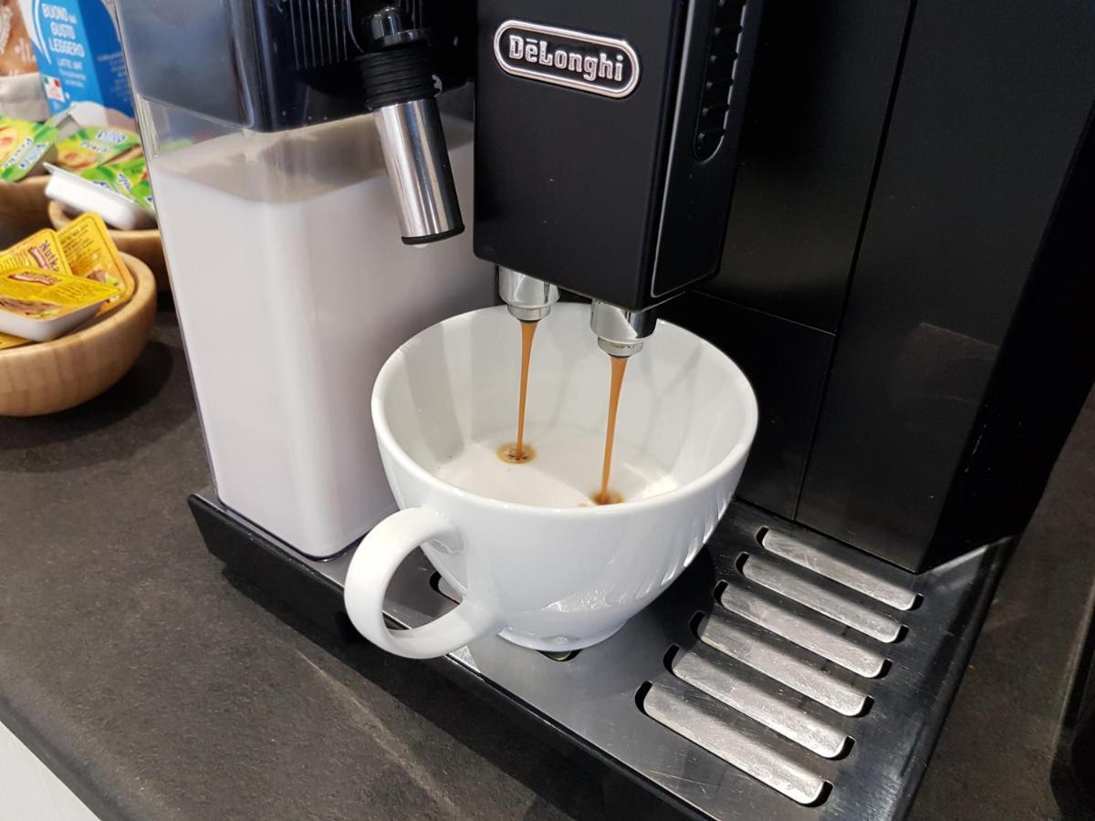 Apple Rooms Rome Airport Fiumicino Eksteriør bilde Espresso machine
