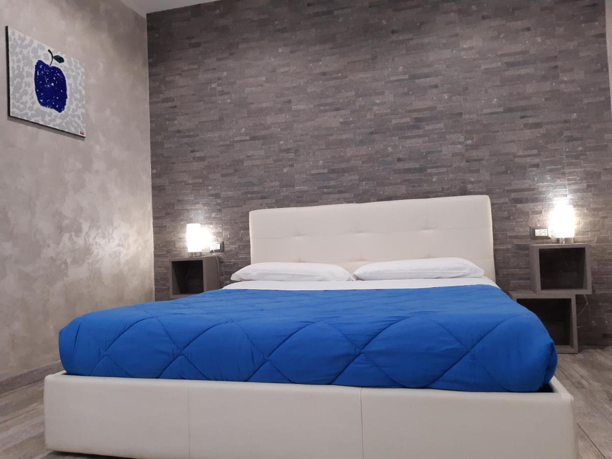 Apple Rooms Rome Airport Fiumicino Eksteriør bilde A bed
