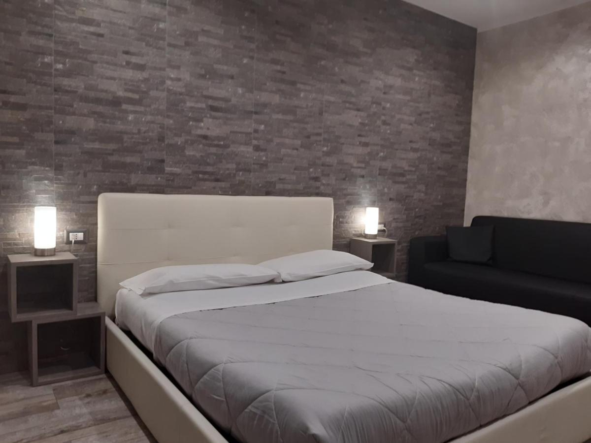 Apple Rooms Rome Airport Fiumicino Eksteriør bilde A bedroom