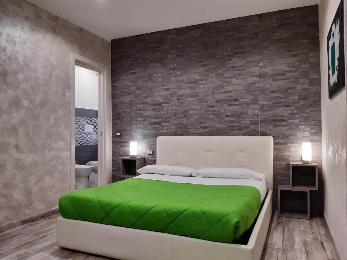 Apple Rooms Rome Airport Fiumicino Eksteriør bilde A bedroom